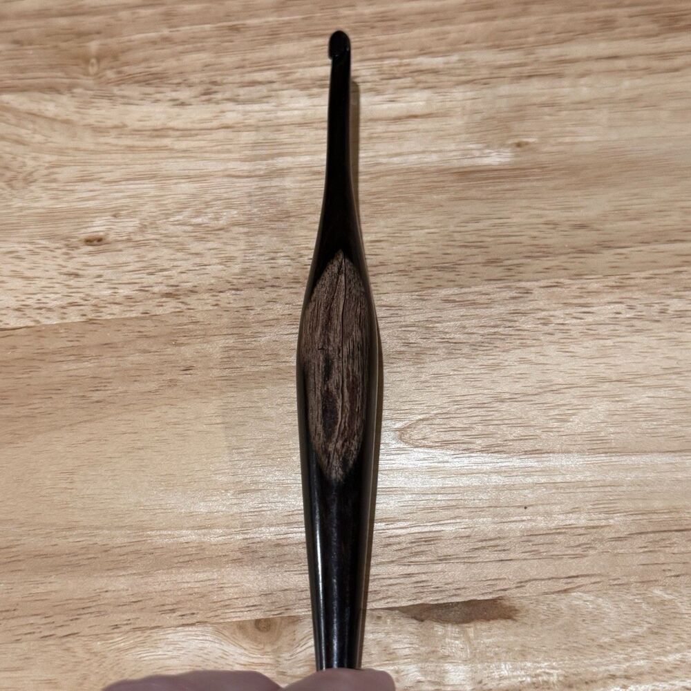 Furls Streamline Ebony Wood Crochet Hook Size I 5.5mm Ergonomic